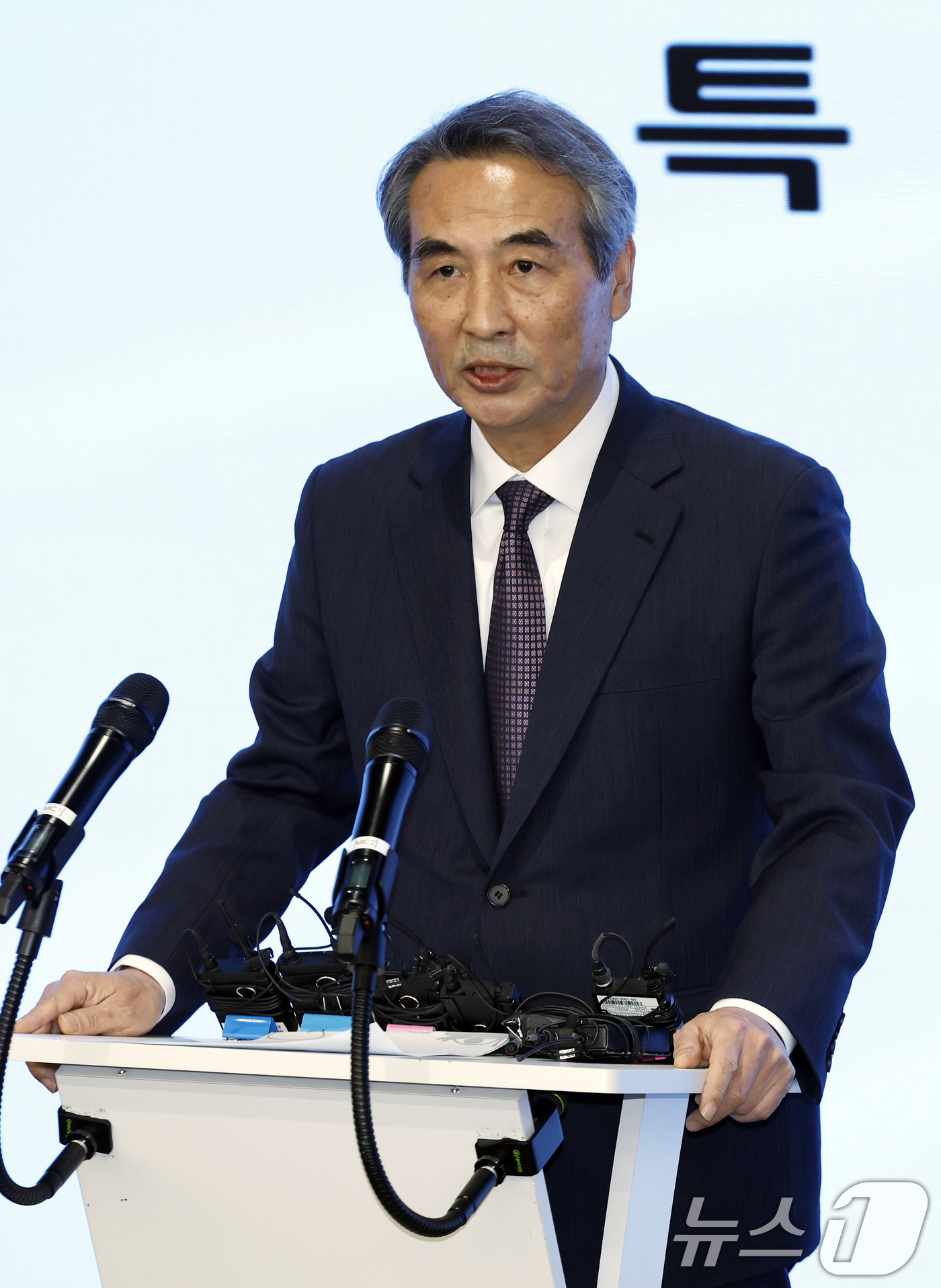 (서울=뉴스1) 박정호 기자 = 김건희와 명태균·건진법사 관련 국정농단 및 불법 선거 개입 사건 등 진상규명을 위한 특별검사팀 민중기 특별검사가 29일 오전 서울 종로구 KT광화문 …