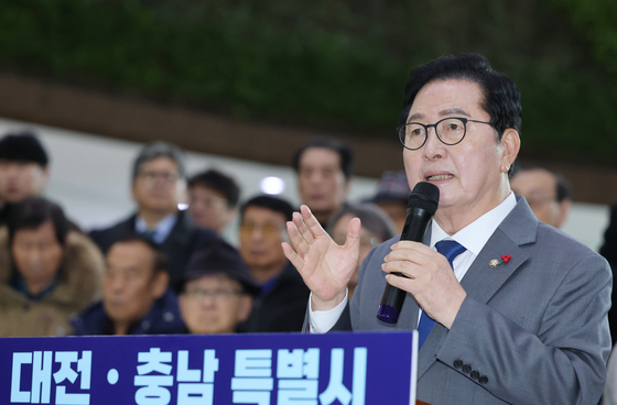 대전충남 통합시장 출마 기자회견하는 장종태 의원