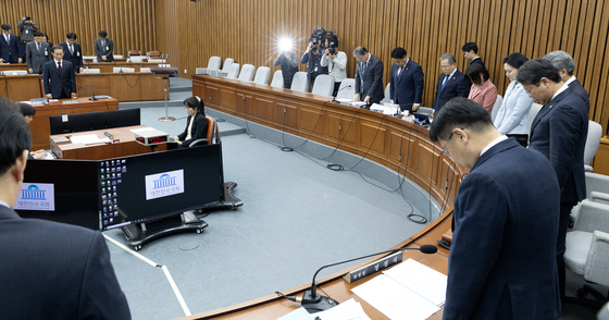 12.29 여객기 참사 희생자를 추모하며