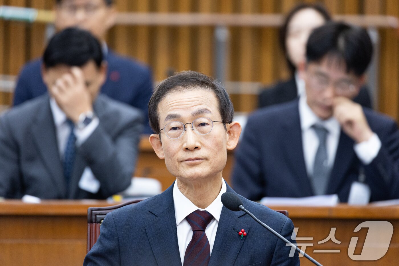 본문 이미지 - 김호철 감사원장 후보자가 29일 서울 여의도 국회에서 열린 인사청문회에서 의원들의 자료제출 요구를 듣고 있다. 2025.12.29/뉴스1 ⓒ News1 유승관 기자