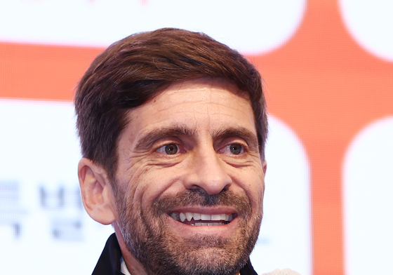 밝은 표정의 세르지우 코스타 제주SK FC 감독