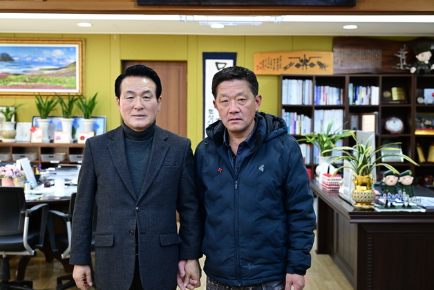 성물산 이성래 대표, 논산시에 6500만원 기탁…누적 4억6000만원