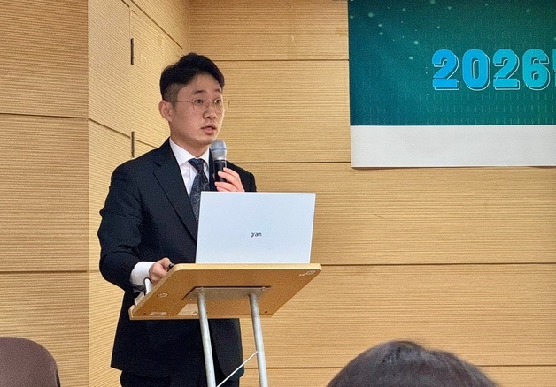 "미국만 믿으면 안돼" 수출 '다변화'가 살 길…노동 규제도 리스크