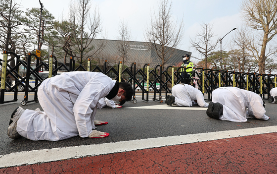 청와대로 향하는 비정규직 노동자들