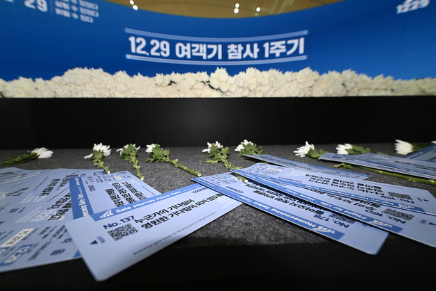 눈물에 잠긴 무안공항…"179명 죽음의 진실을 밝혀달라"(종합)