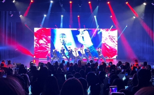 '1월 컴백' 휘브, 日 팬 콘서트 전 회차 매진 속 성공적 마무리