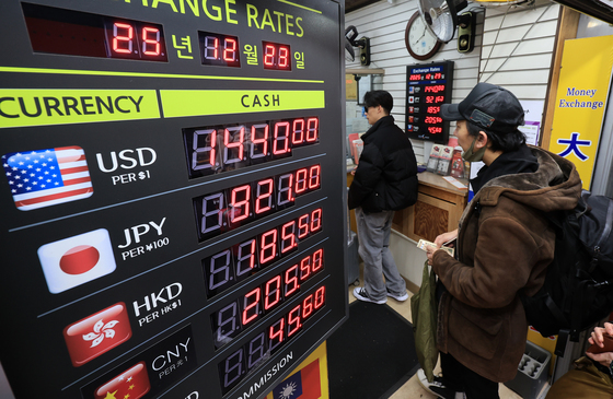 12월 평균 환율, '관세 전쟁' 4월보다 높았다
