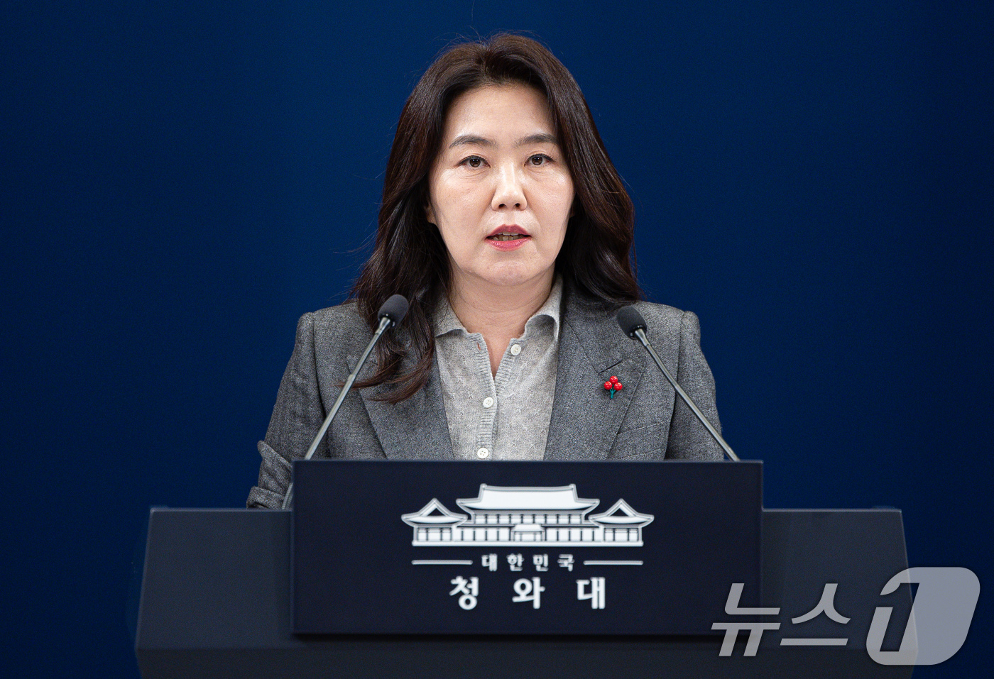 (서울=뉴스1) 이재명 기자 = 강유정 청와대 대변인이 29일 청와대 춘추관에서 1330일 만의 청와대 출근 관련 브리핑을 하고 있다. 2025.12.29/뉴스1