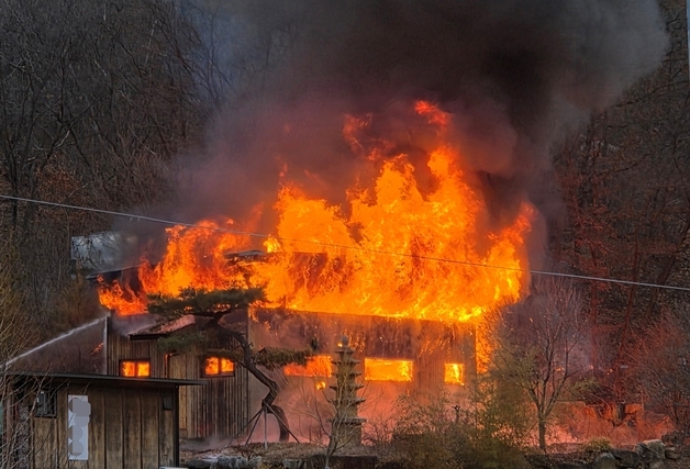 괴산 사찰서 전기적 요인 추정 화재…사찰 전소 2000만원 피해