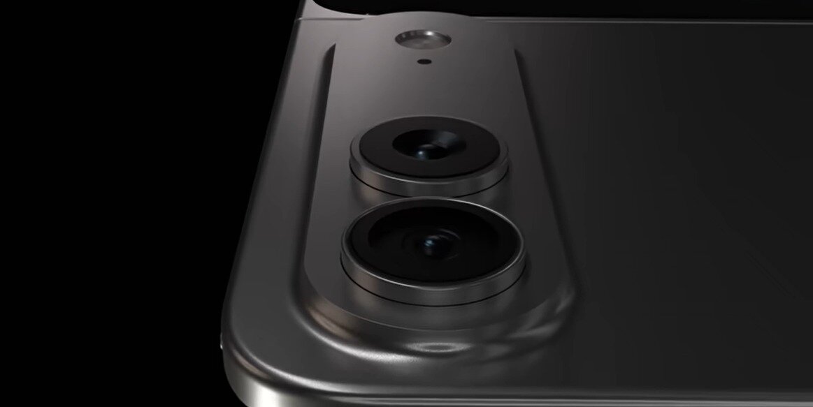 본문 이미지 - 폴더블 아이폰 후면 렌더링 이미지(fpt 유튜브 갈무리)/뉴스1