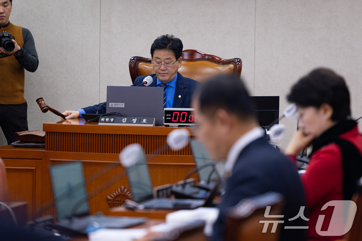 (서울=뉴스1) 유승관 기자 = 김정호 국회 산불피해지원대책특별위원장이 29일 서울 여의도 국회에서 열린 제430회 국회(임시회) 산불피해지원대책 특별위원회 제5차 전체회의에서 의 …