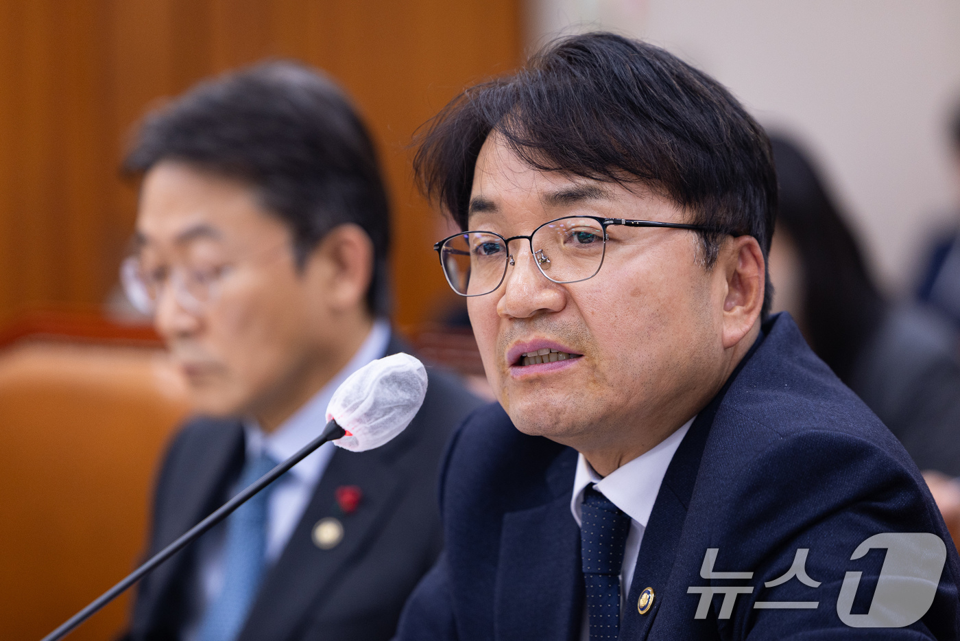 (서울=뉴스1) 유승관 기자 = 김광용 행정안전부 재난안전관리본부장이 29일 서울 여의도 국회에서 열린 제430회 국회(임시회) 산불피해지원대책 특별위원회 제5차 전체회의에서 의원 …