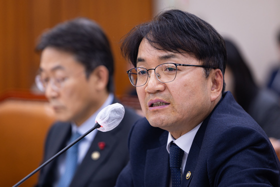 답변하는 김광용 재난안전관리본부장