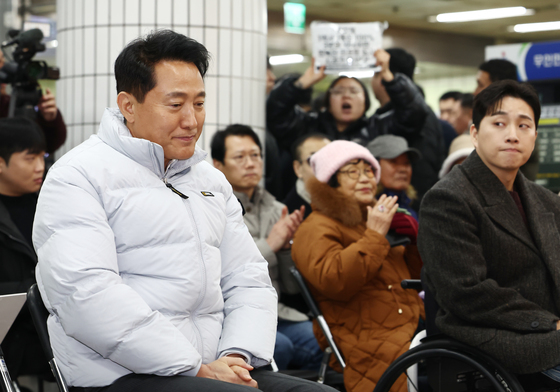 장애인 리프트 참사 사과 촉구 받는 오세훈 시장