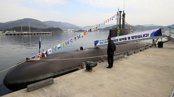 장보고함 바라보며