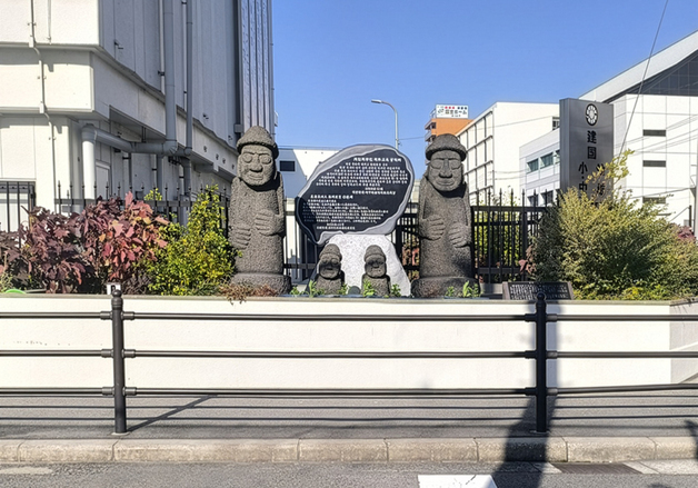 재일제주인의 헌신을 새기다…제주교육 공덕비 오사카에 건립