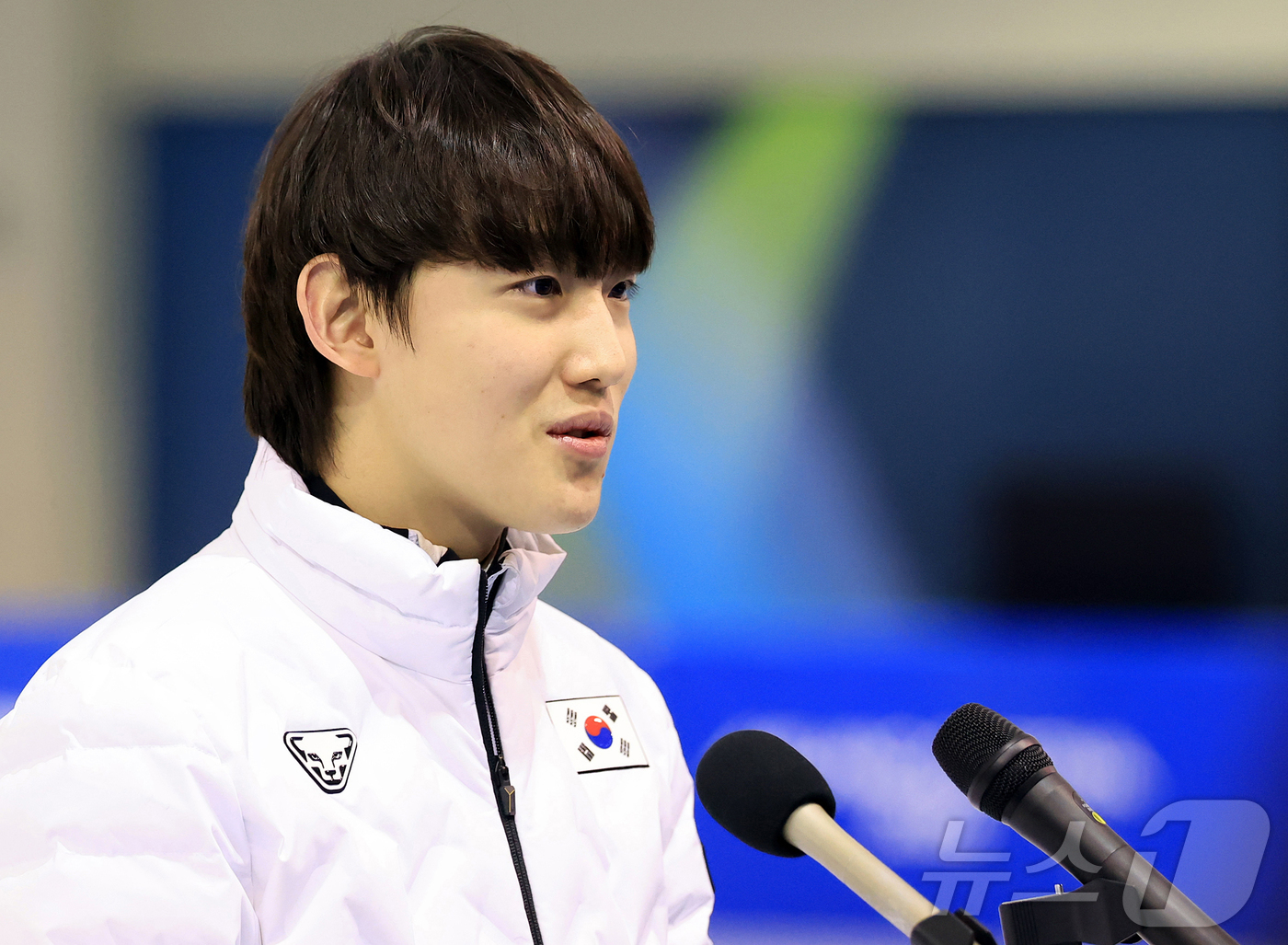 (진천=뉴스1) 김진환 기자 = 2026년 병오년을 맞이하는 가운데 대한민국 쇼트트랙 국가대표 임종언이 충북 진천국가대표선수촌 빙상장에서 새벽훈련을 마친 뒤 취재진과 인터뷰를 하고 …
