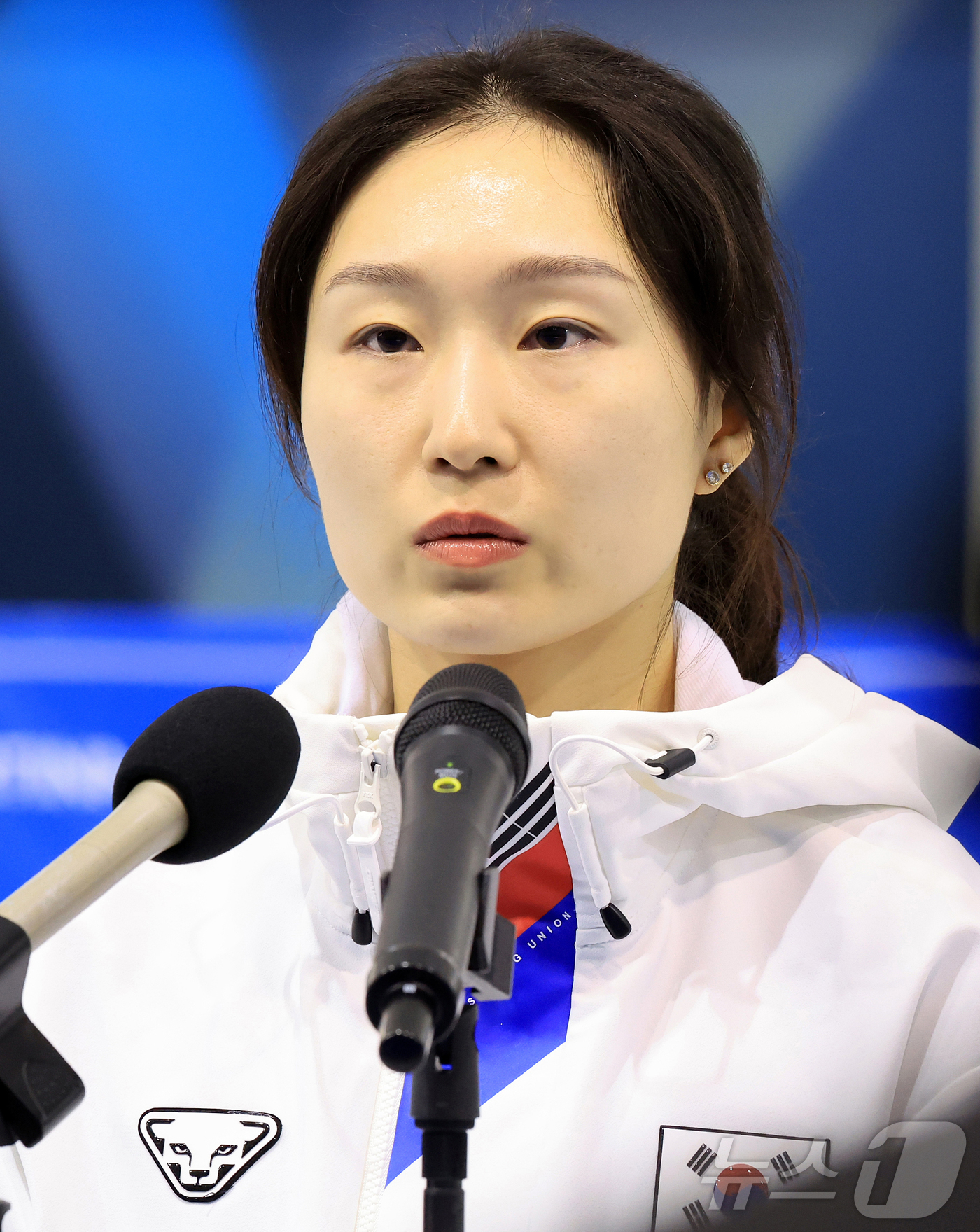 (진천=뉴스1) 김진환 기자 = 2026년 병오년을 맞이하는 가운데 대한민국 쇼트트랙 국가대표 최민정이 충북 진천국가대표선수촌 빙상장에서 새벽훈련을 마친 뒤 취재진과 인터뷰를 하고 …