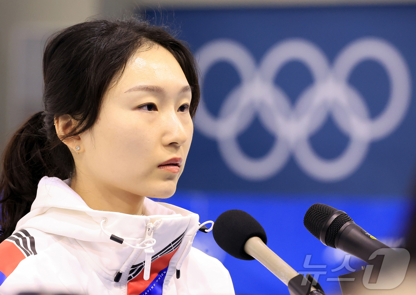 (진천=뉴스1) 김진환 기자 = 2026년 병오년을 맞이하는 가운데 대한민국 쇼트트랙 국가대표 최민정이 충북 진천국가대표선수촌 빙상장에서 새벽훈련을 마친 뒤 취재진과 인터뷰를 하고 …