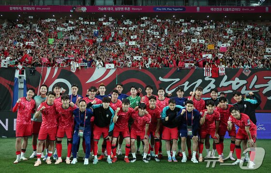 본문 이미지 - 우리는 여전히 축구를 즐기지 못하고 있다. 2026년에는 따뜻한 시선으로 월드컵을 즐겼으면 싶다. 축구인들부터 반성할 일이다. ⓒ News1 김진환 기자