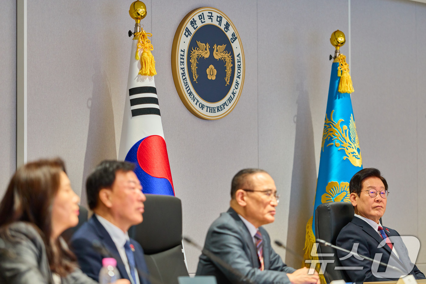 (서울=뉴스1) 이재명 기자 = 이재명 대통령이 29일 청와대 국가위기관리센터를 방문하고 있다. (청와대 제공. 재판매 및 DB 금지) 2025.12.29/뉴스1