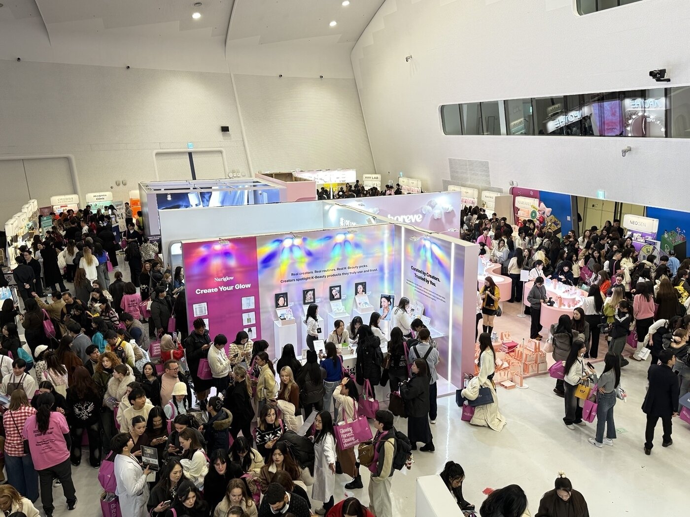 본문 이미지 - 29일 서울 중구 동대문디자인플라자(DDP)에서 열린 2025 서울콘 K뷰티부스트 전경(누리하우스제공)