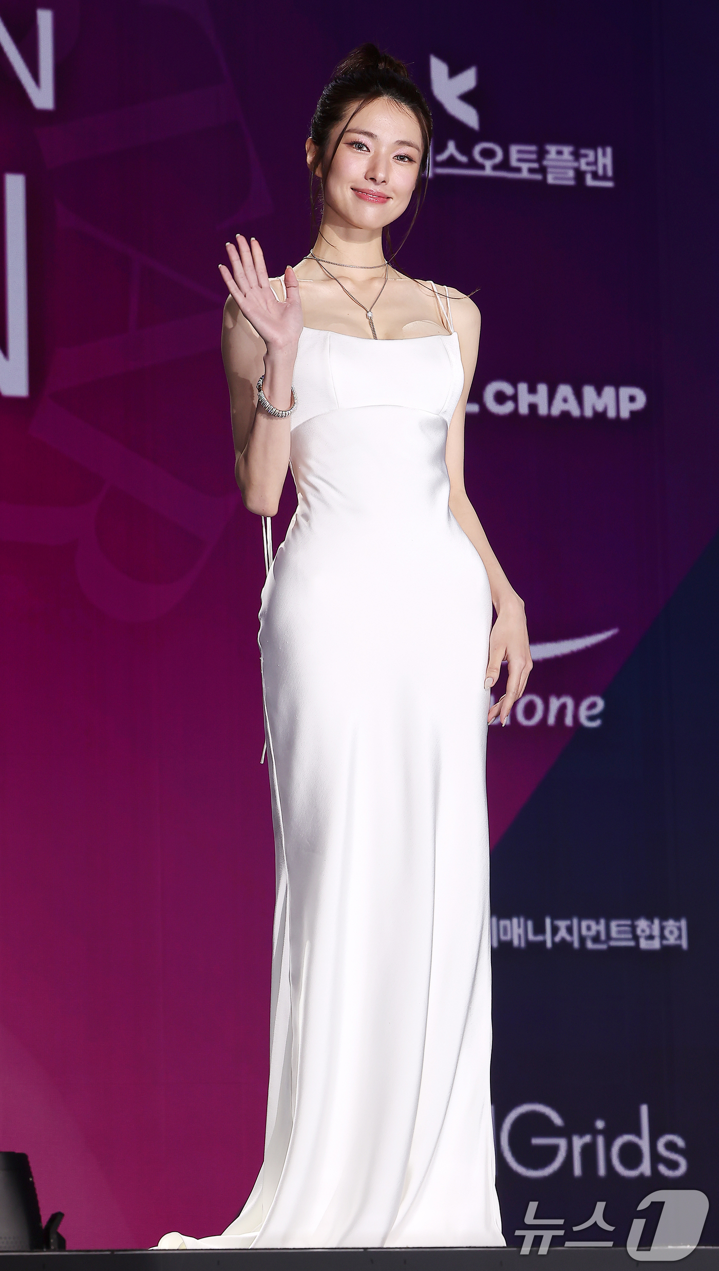 (서울=뉴스1) 김진환 기자 = 배우 하영이 29일 오후 서울 동대문디자인플라자(DDP)에서 열린 '2025 서울콘 에이판 스타 어워즈'(2025 SEOULCON APAN STAR …