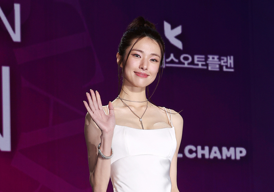 하영, 여신의 미소