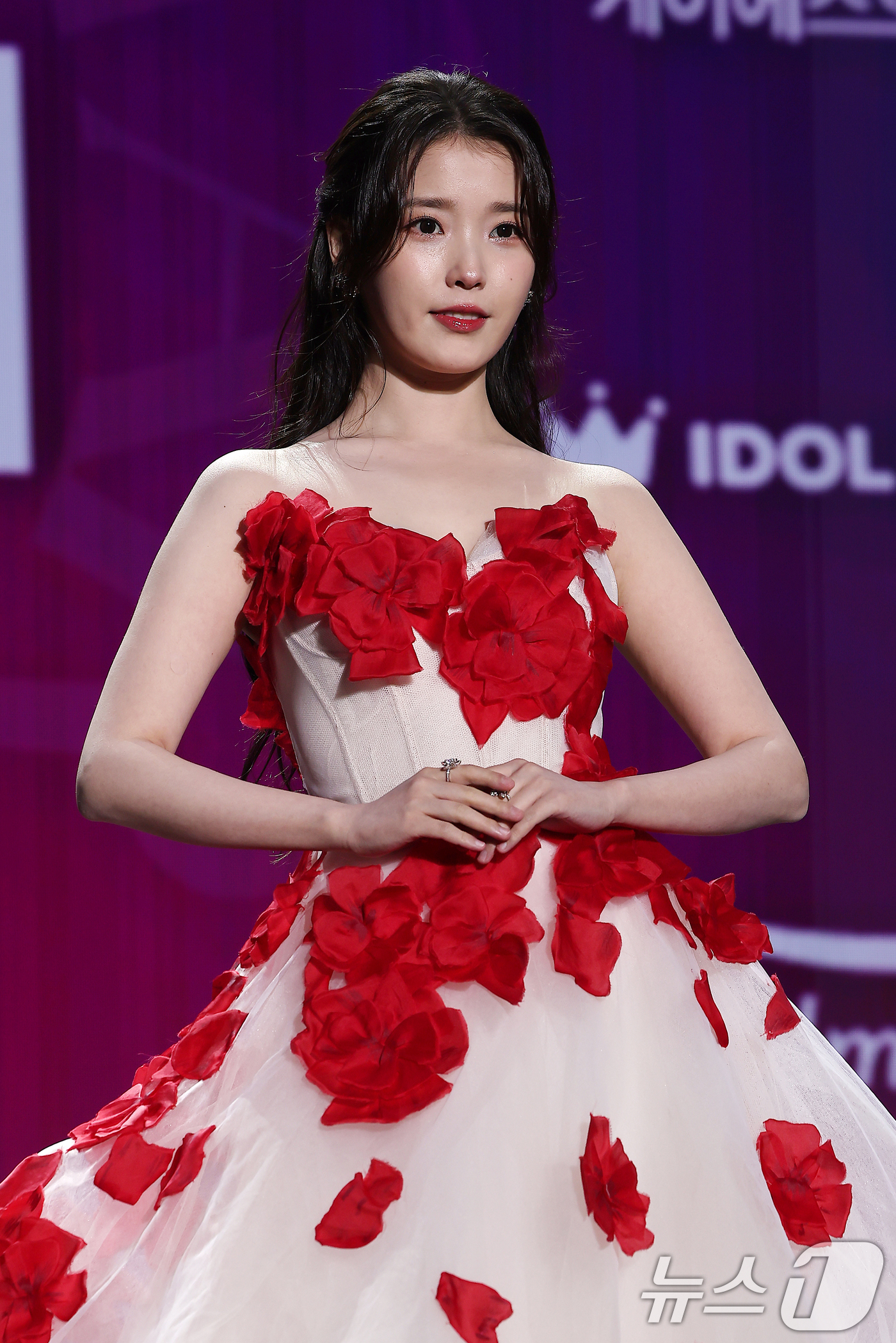 (서울=뉴스1) 김진환 기자 = 가수 겸 배우 아이유(이지은)가 29일 오후 서울 동대문디자인플라자(DDP)에서 열린 '2025 서울콘 에이판 스타 어워즈'(2025 SEOULCO …