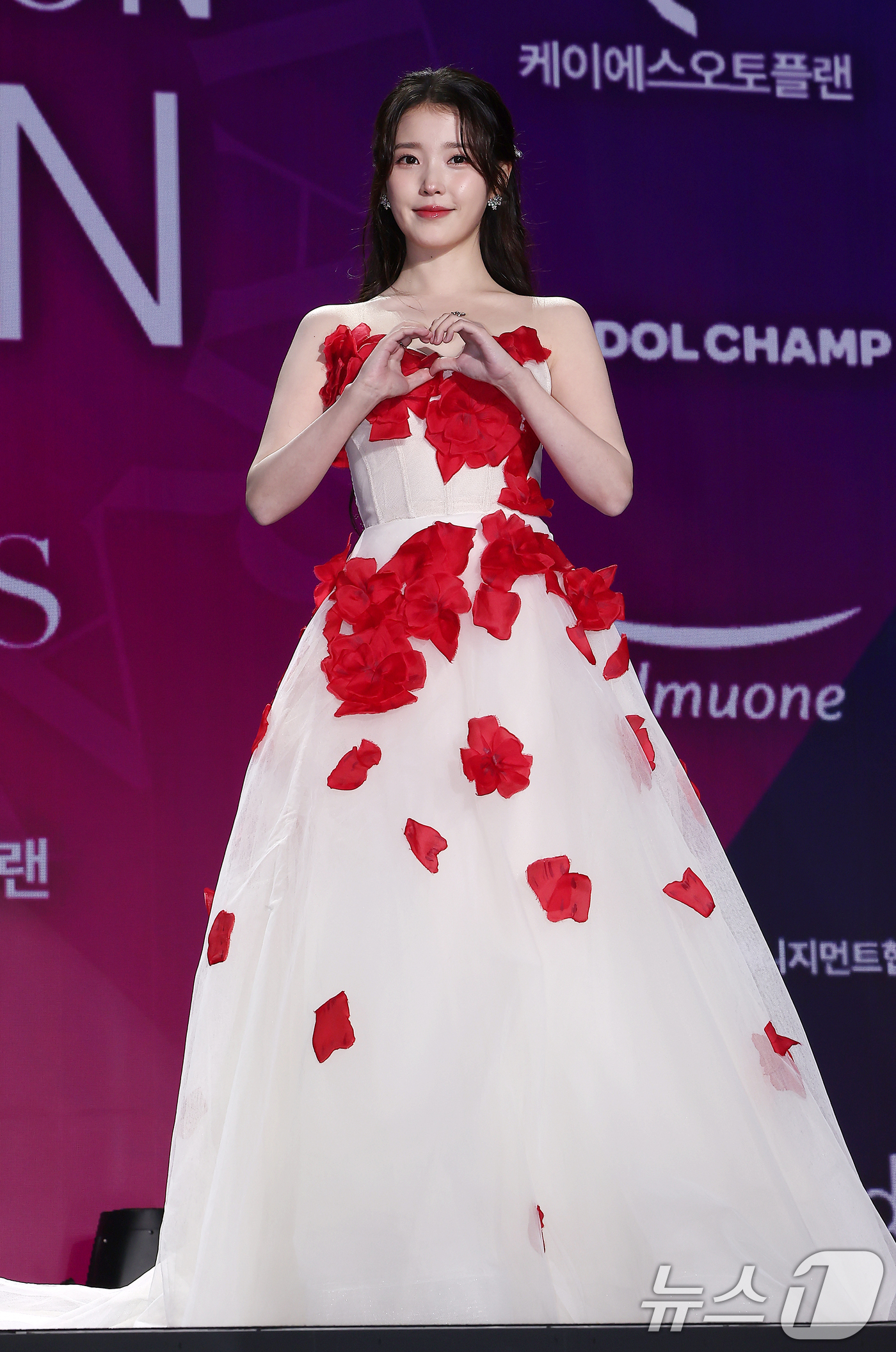 (서울=뉴스1) 김진환 기자 = 가수 겸 배우 아이유(이지은)가 29일 오후 서울 동대문디자인플라자(DDP)에서 열린 '2025 서울콘 에이판 스타 어워즈'(2025 SEOULCO …