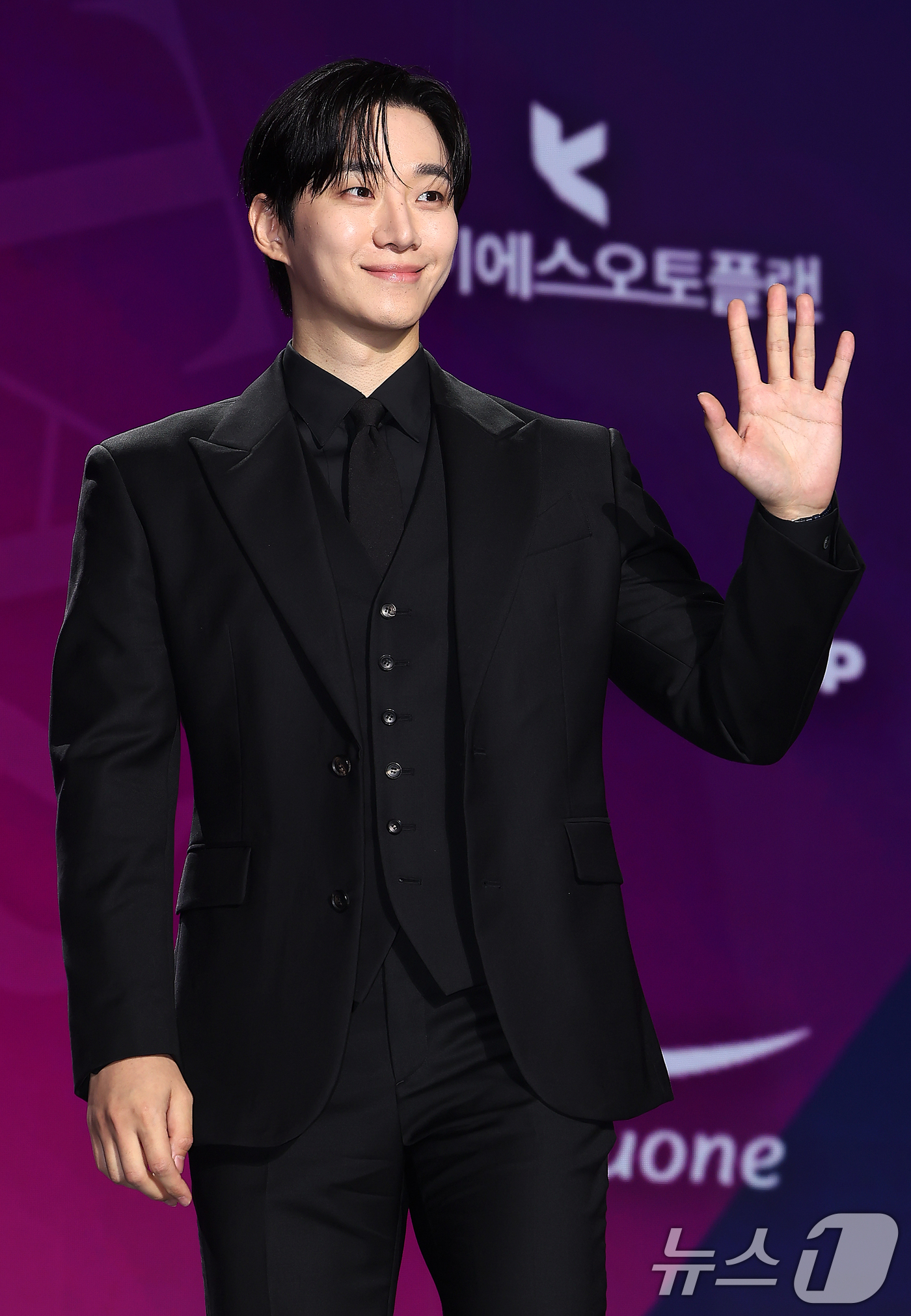 (서울=뉴스1) 김진환 기자 = 배우 이준호가 29일 오후 서울 동대문디자인플라자(DDP)에서 열린 '2025 서울콘 에이판 스타 어워즈'(2025 SEOULCON APAN STA …