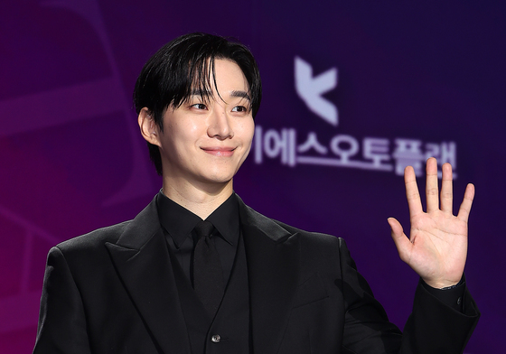 이준호, 팬들 향한 멋진 손인사