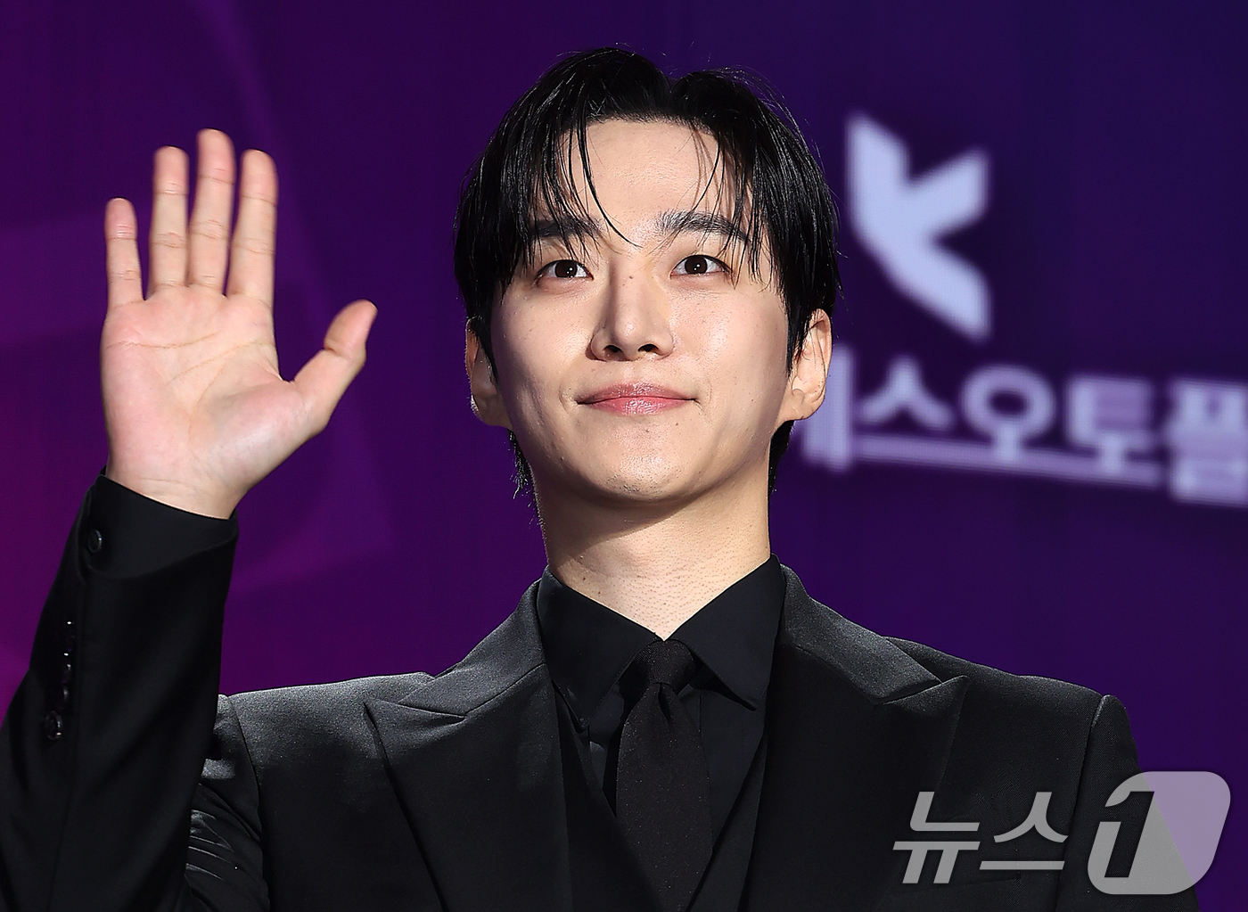 (서울=뉴스1) 김진환 기자 = 배우 이준호가 29일 오후 서울 동대문디자인플라자(DDP)에서 열린 '2025 서울콘 에이판 스타 어워즈'(2025 SEOULCON APAN STA …