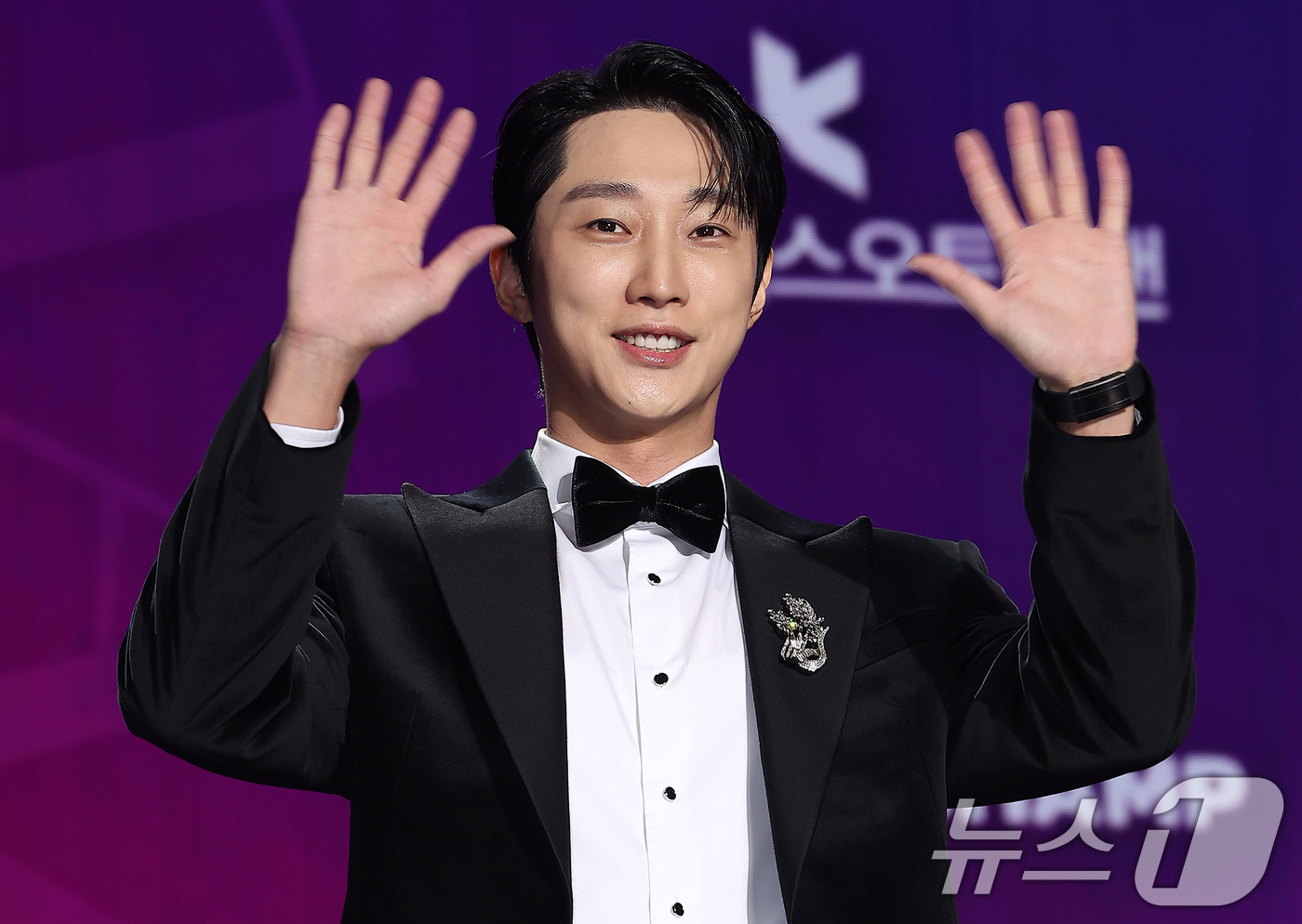 (서울=뉴스1) 김진환 기자 = 배우 진영이 29일 오후 서울 동대문디자인플라자(DDP)에서 열린 '2025 서울콘 에이판 스타 어워즈'(2025 SEOULCON APAN STAR …