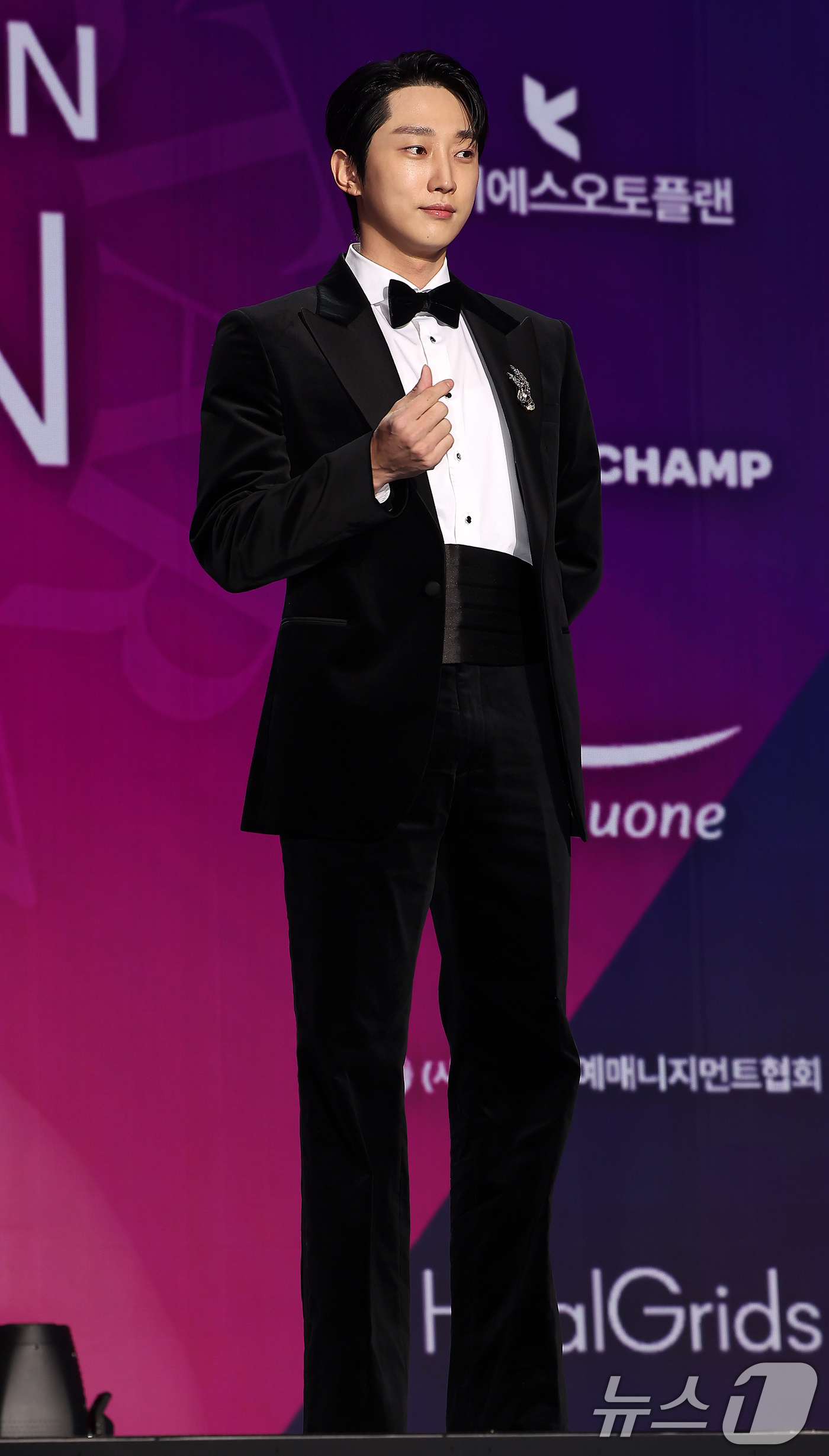 (서울=뉴스1) 김진환 기자 = 배우 진영이 29일 오후 서울 동대문디자인플라자(DDP)에서 열린 '2025 서울콘 에이판 스타 어워즈'(2025 SEOULCON APAN STAR …