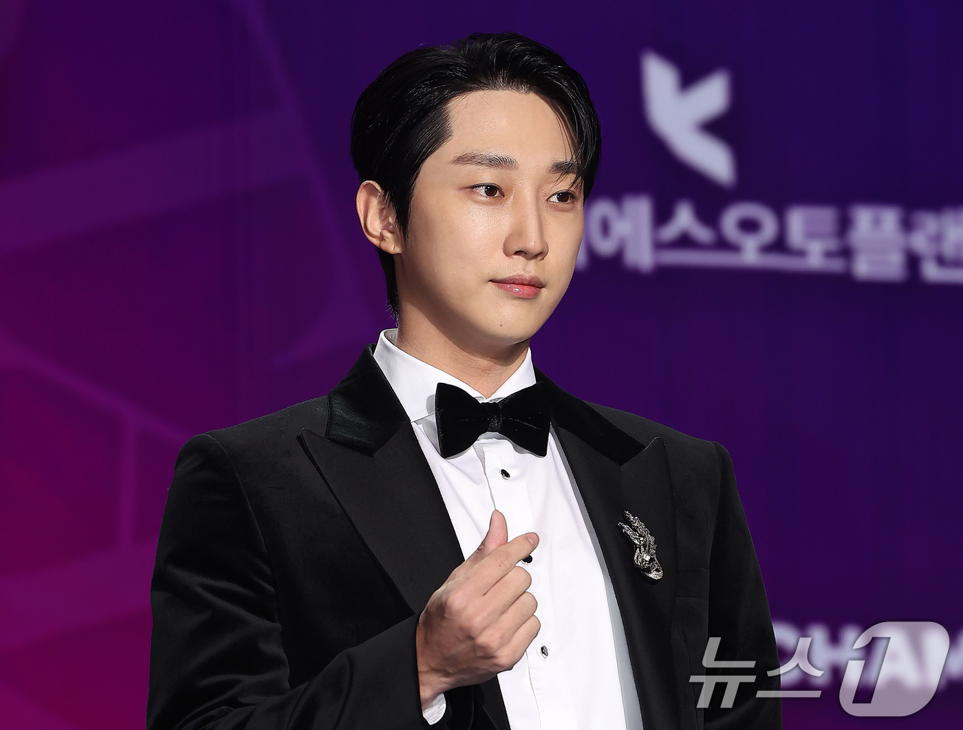 (서울=뉴스1) 김진환 기자 = 배우 진영이 29일 오후 서울 동대문디자인플라자(DDP)에서 열린 '2025 서울콘 에이판 스타 어워즈'(2025 SEOULCON APAN STAR …