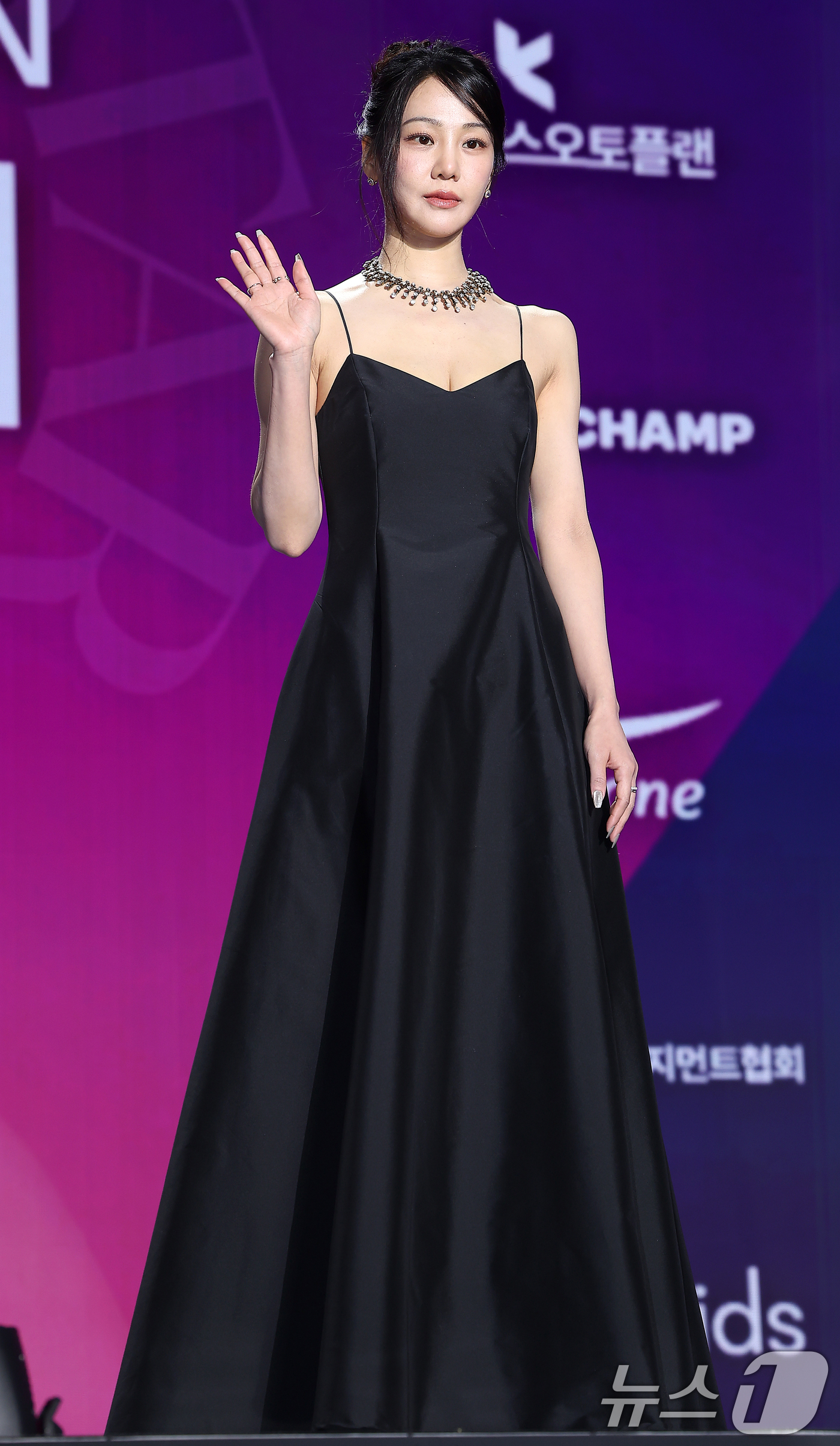 (서울=뉴스1) 김진환 기자 = 배우 한지은이 29일 오후 서울 동대문디자인플라자(DDP)에서 열린 '2025 서울콘 에이판 스타 어워즈'(2025 SEOULCON APAN STA …