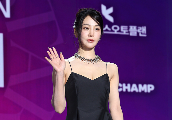 한지은, 시크한 블랙 여신