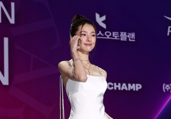 하영, 순백의 여신