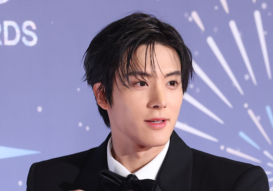 더보이즈 에릭, 트라이폴드 셀카 공개