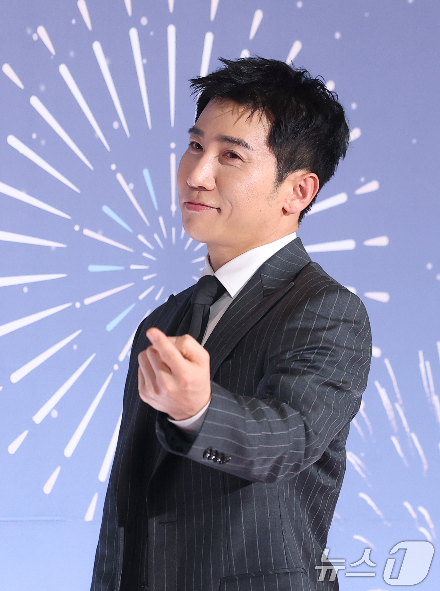 (서울=뉴스1) 권현진 기자 = 방송인 유세윤이 29일 오후 서울 마포구 MBC 미디어센터 공개홀에서 열린 '2025 MBC 방송연예대상' 레드카펫 행사에 참석해 포즈를 취하고 있 …