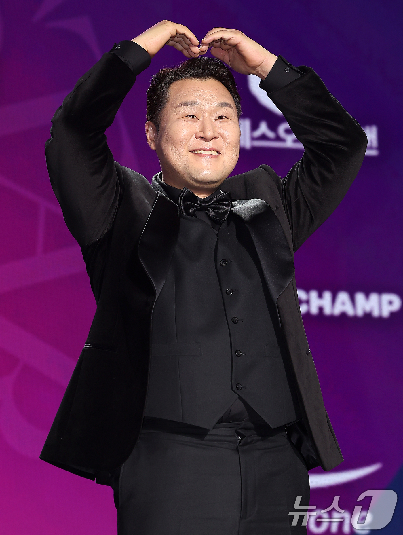 (서울=뉴스1) 김진환 기자 = 배우 윤경호가 29일 오후 서울 동대문디자인플라자(DDP)에서 열린 '2025 서울콘 에이판 스타 어워즈'(2025 SEOULCON APAN STA …