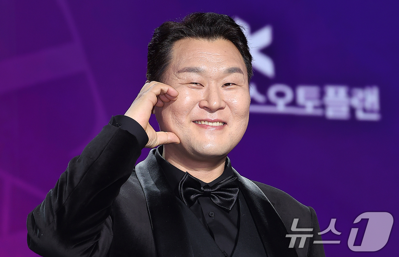 (서울=뉴스1) 김진환 기자 = 배우 윤경호가 29일 오후 서울 동대문디자인플라자(DDP)에서 열린 '2025 서울콘 에이판 스타 어워즈'(2025 SEOULCON APAN STA …