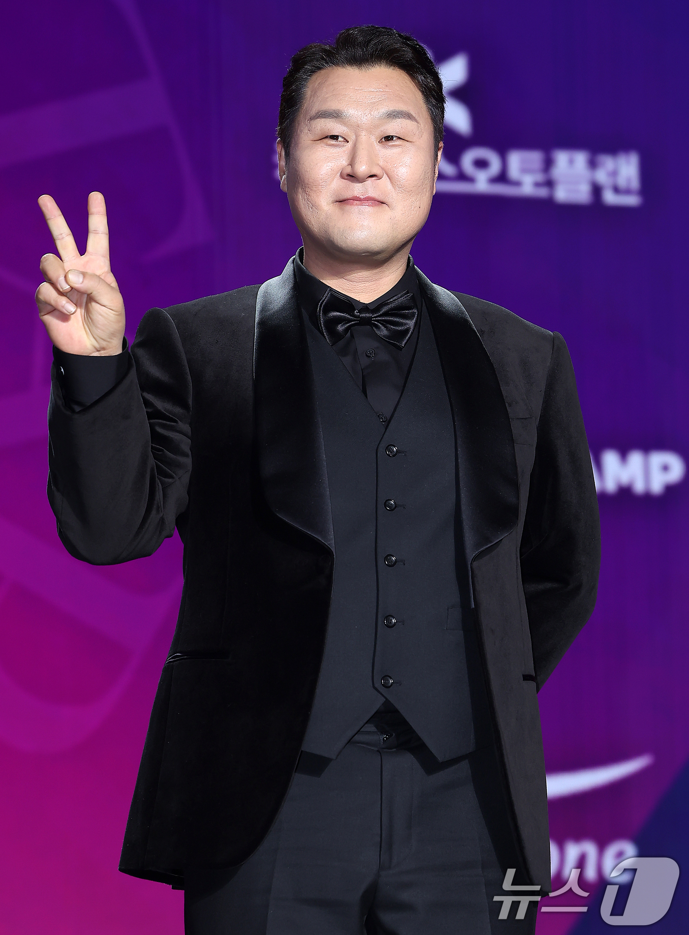 (서울=뉴스1) 김진환 기자 = 배우 윤경호가 29일 오후 서울 동대문디자인플라자(DDP)에서 열린 '2025 서울콘 에이판 스타 어워즈'(2025 SEOULCON APAN STA …