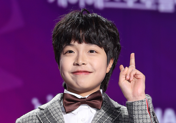 이천무, 귀엽게 브이