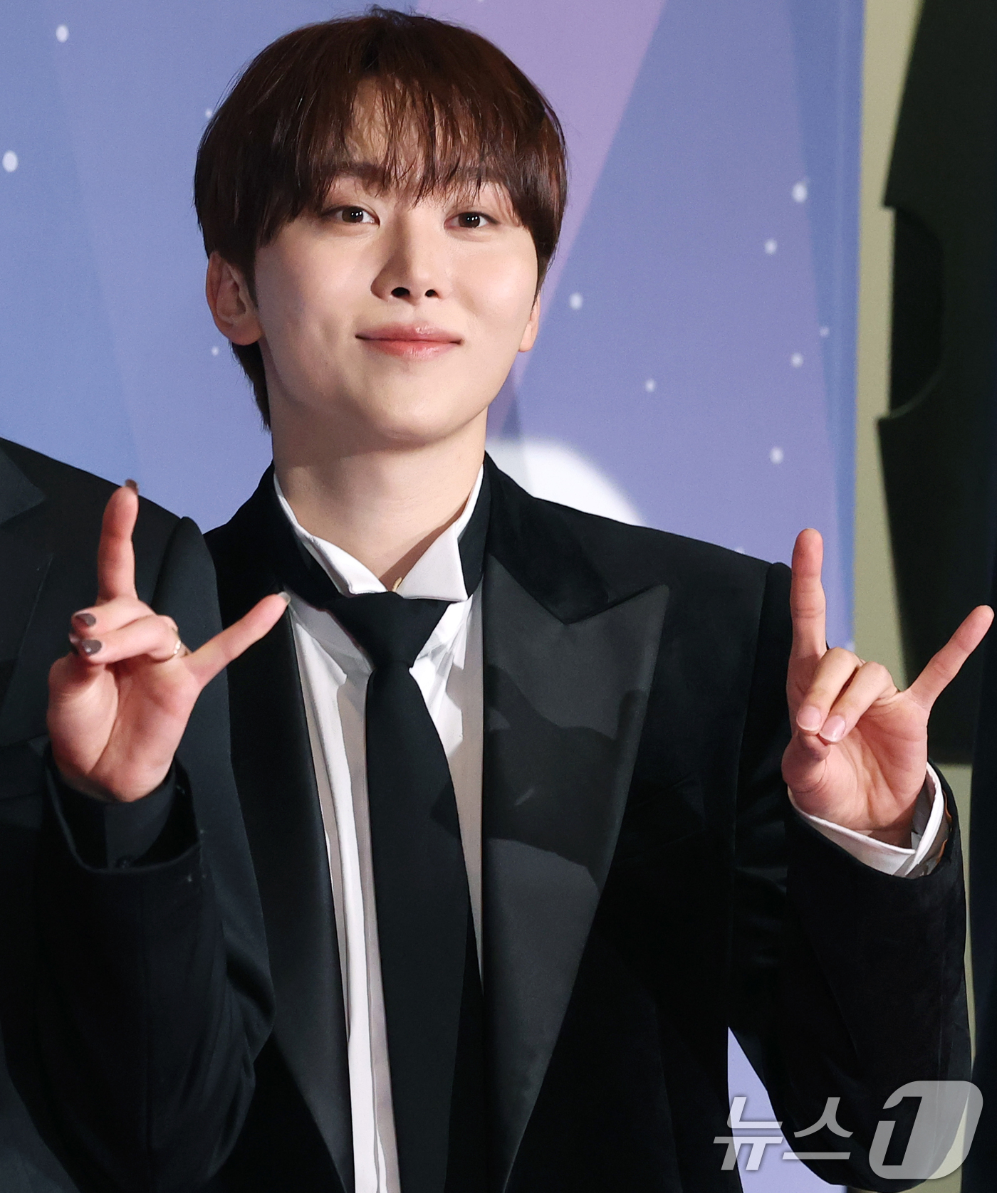 (서울=뉴스1) 권현진 기자 = 세븐틴 부승관이 29일 오후 서울 마포구 MBC 미디어센터 공개홀에서 열린 '2025 MBC 방송연예대상' 레드카펫 행사에 참석해 포즈를 취하고 있 …