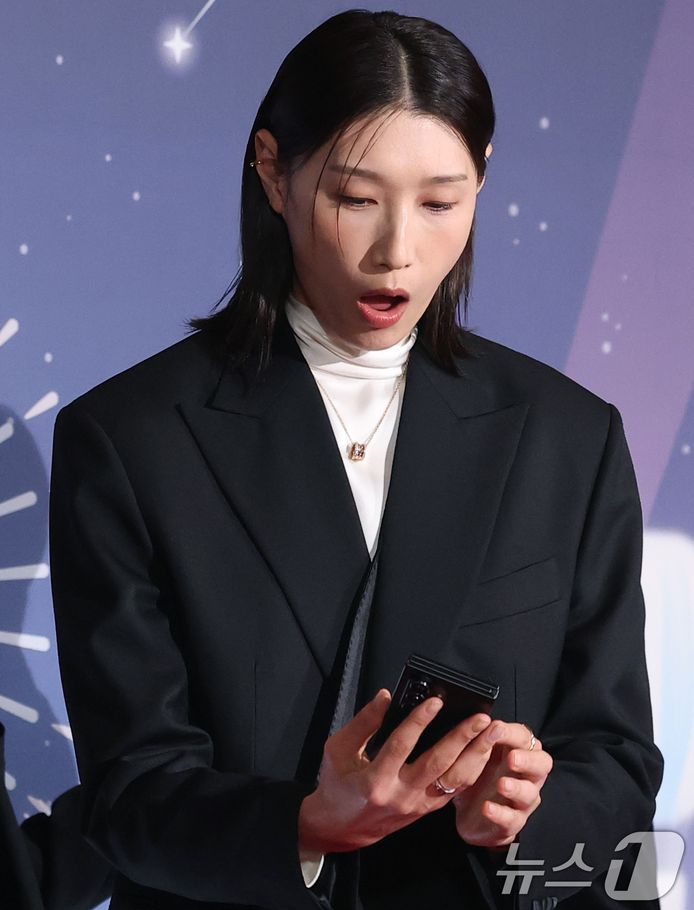 (서울=뉴스1) 권현진 기자 = '신인감독' 김연경이 29일 오후 서울 마포구 MBC 미디어센터 공개홀에서 열린 '2025 MBC 방송연예대상' 레드카펫 행사에 참석해 신상 트라이 …