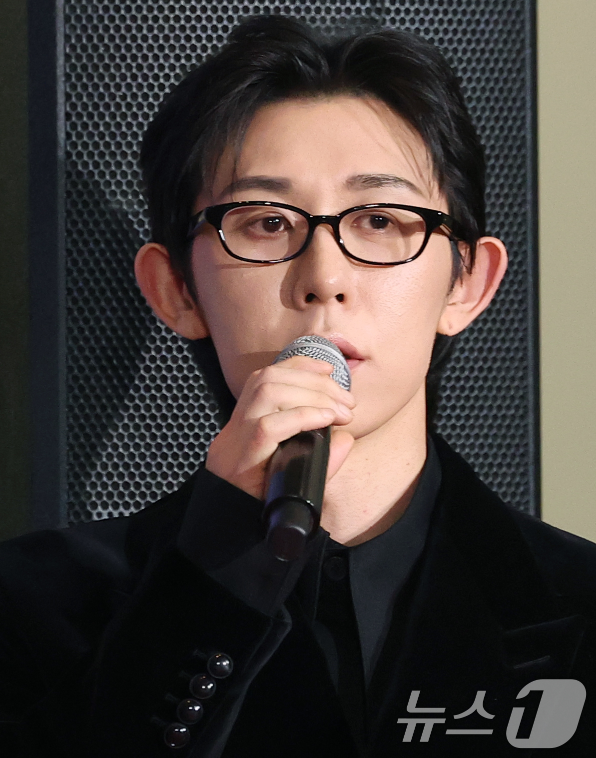 (서울=뉴스1) 권현진 기자 = '나 혼자 산다' 코드 쿤스트가 29일 오후 서울 마포구 MBC 미디어센터 공개홀에서 열린 '2025 MBC 방송연예대상' 레드카펫 행사에 참석해 …