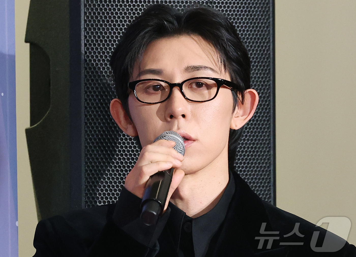 (서울=뉴스1) 권현진 기자 = '나 혼자 산다' 코드 쿤스트가 29일 오후 서울 마포구 MBC 미디어센터 공개홀에서 열린 '2025 MBC 방송연예대상' 레드카펫 행사에 참석해 …