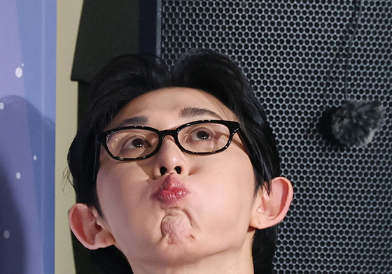 생각에 잠긴 '나 혼자 산다' 코드 쿤스트